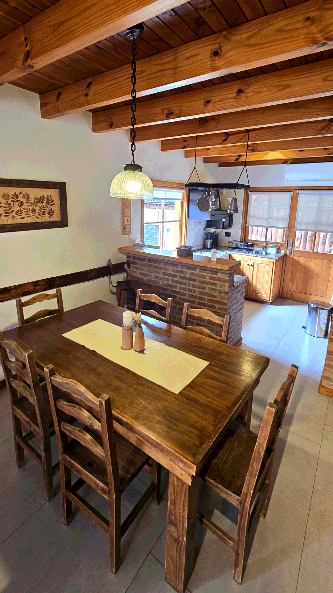 VIP · comedor con barra de ladrillo